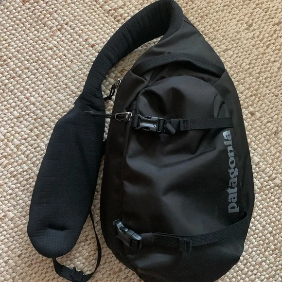 Atom Sling Bag 8L black - Picture 1 of 6